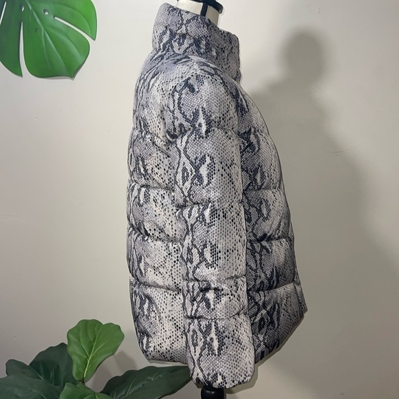 Betsey Johnson Quilted Puffer Jacket in Gray Black Python Snake Print Sz. S - Picture 6 of 13